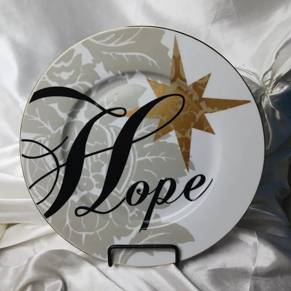 ST. NICHOLAS SQUARE SPIRIT OF THE SEASON HOPE 9'' PLATE